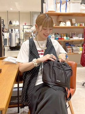 レーストリムリバーシブルベストを使った人気ファッション