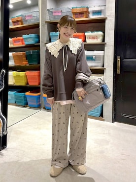 「niko and...（ニコアンド）のベロアクシュイージーパンツ（その他パンツ、ベージュ系）」を使った、みきてぃ24さん（レディース・158cm）の秋コーディネート
