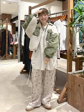 「niko and...（ニコアンド）のベロアクシュイージーパンツ（その他パンツ、ベージュ系）」を使った、みきてぃ24さん（レディース・158cm）の秋コーディネート