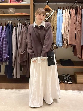 「niko and...（ニコアンド）のタッセル付きニットサコッシュ（ショルダーバッグ、ブラック系）」を使った、みきてぃ24さん（レディース・158cm）の秋コーディネート