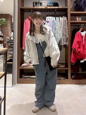 「niko and...（ニコアンド）のタッセル付きニットサコッシュ（ショルダーバッグ、ブラック系）」を使った、みきてぃ24さん（レディース・158cm）の秋コーディネート