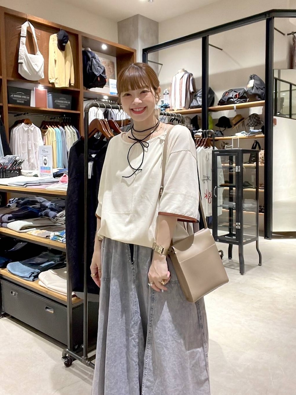 「着痩せ・細見え、体型カバー、ナチュラル、ママコーデ、春コーデ、夏コーデ、カジュアル、niko and ...、淡色コーデ、Over40スタッフ、大人カジュアル、Tシャツ、スカート、カップ付きインナー、ショルダーバッグ」｜「niko and...のアソートベルトフレアスカート（スカート、ピンク系）」を使った、みきてぃ24さん（レディース・158cm）の春コーディネートの1枚目の写真