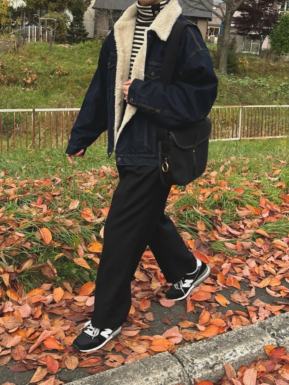 「新星WEARISTAにエントリー、デニムジャケット、ニューバランス、冬服、冬服コーデ、きれいめカジュアル、プチプラコーデ、スニーカー」｜「classicalelfのアイテム（デニムジャケット、ブルー系）」を使った、a_code7さん（レディース・172cm）の冬コーディネートの1枚目の写真