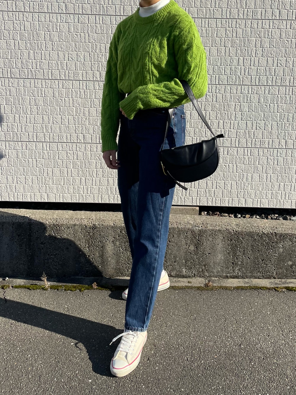 「冬コーデ、カジュアルコーデ、ニット、冬服、UNIQLO、UNIQLO U、ユニクロ、ユニクロコーデ、ユニクロユー、コンバース、converse、ootd、お洒落さんとつながりたい、プチプラコーデ、韓国ファッション」｜「UNIQLOのアイテム（デニムパンツ、ブルー系）」を使った、a_code7さん（レディース・172cm）の冬コーディネートの1枚目の写真