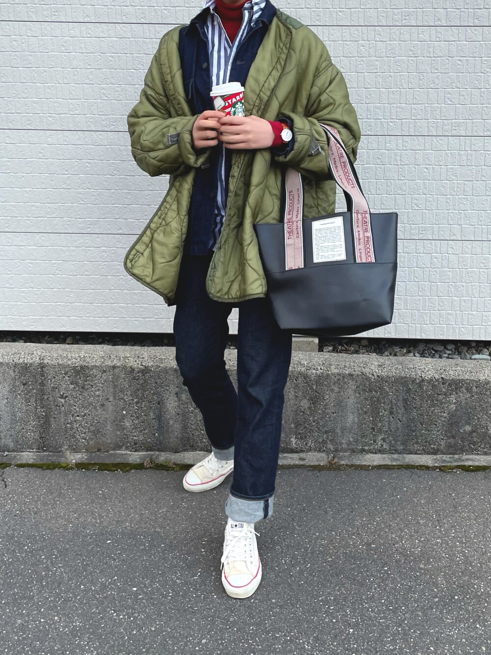 「デニムオンデニム、デニムジャケット、デニム、デニムパンツ、ユニクロ、ユニクロユー、ユニクロコーデ、ライナージャケット、M65、Gジャン、コンバース、着回しコーデ、重ね着、タートルネックニット、ニットコーデ」｜「FREAK'S STOREのストライプBD シャツ（シャツ/ブラウス、ブルー系）」を使った、a_code7さん（レディース・172cm）の冬コーディネートの1枚目の写真