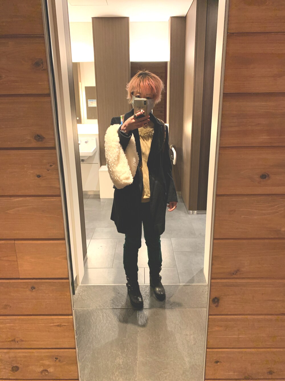 「あったかコーデ、スヌード、私の推しブランド、ブーツ、パンツスタイル、リュック、コート、ファー」｜「tasse tasseのアイテム（Tシャツ/カットソー、ベージュ系）」を使った、pikapomさん（レディース・160cm）の冬コーディネートの1枚目の写真