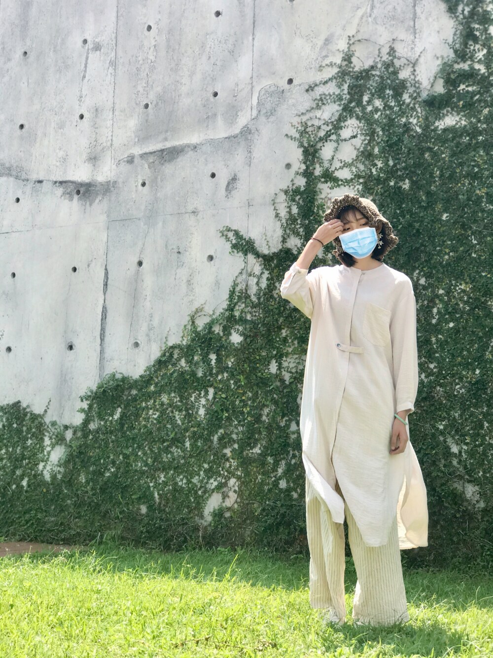 「ootd、夏、休閒、日系極簡、漁夫帽、Taobao、文青」｜「initialのアイテム（サンバイザー、ブラウン系）」を使った、W.tmyさん（レディース・170cm）の夏コーディネートの1枚目の写真