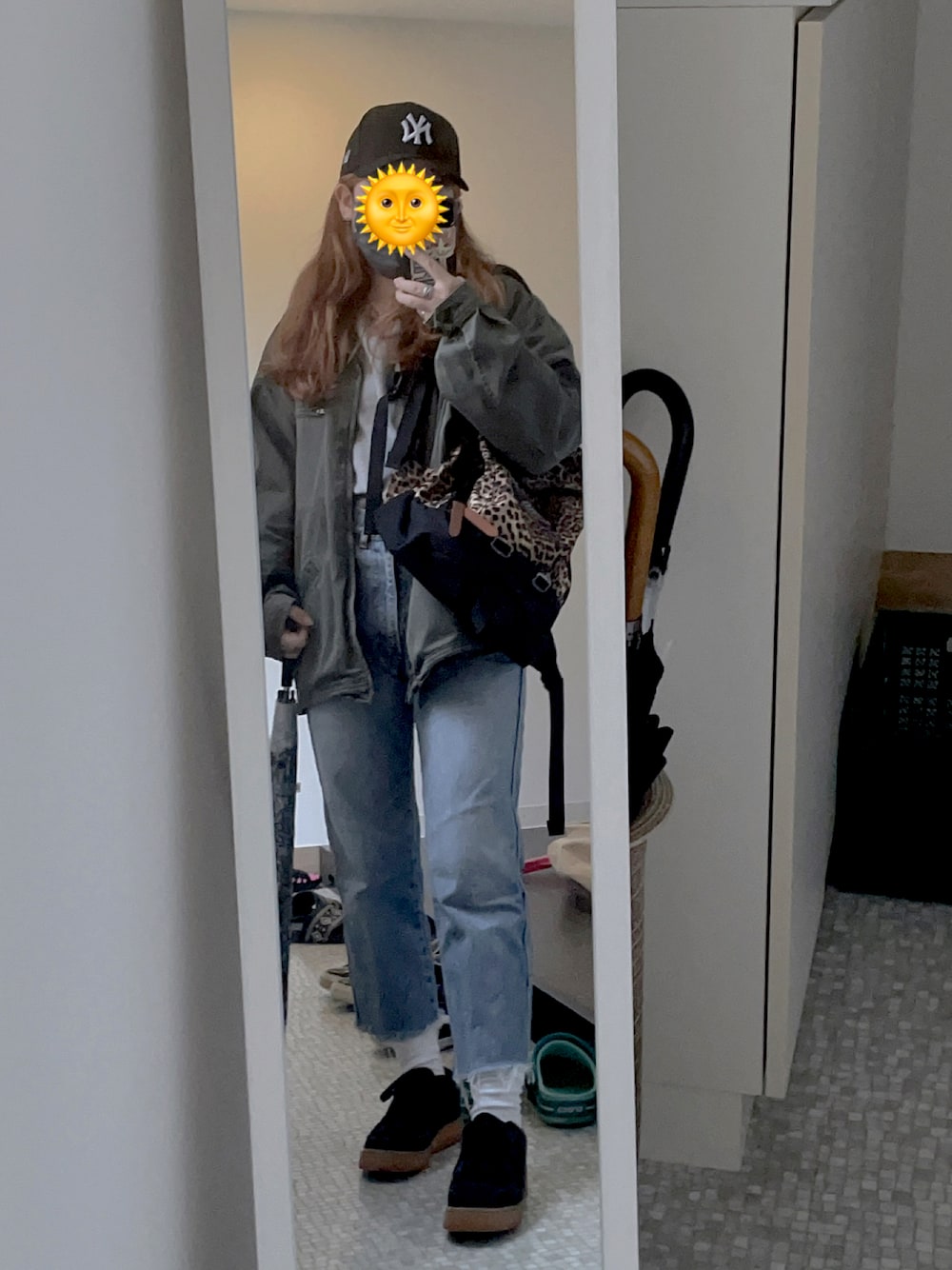 「デニム、カジュアル、レオパード、NIKE、キャップ、リーバイス、ストリート、Gregory、NEW ERA、クロップドパンツ、白ソックス、Polo Ralph Lauren、wearhalloween2021」｜「Levi'sのアイテム（デニムパンツ、ブルー系）」を使った、SAZKIさん（レディース・153cm）の秋コーディネートの1枚目の写真