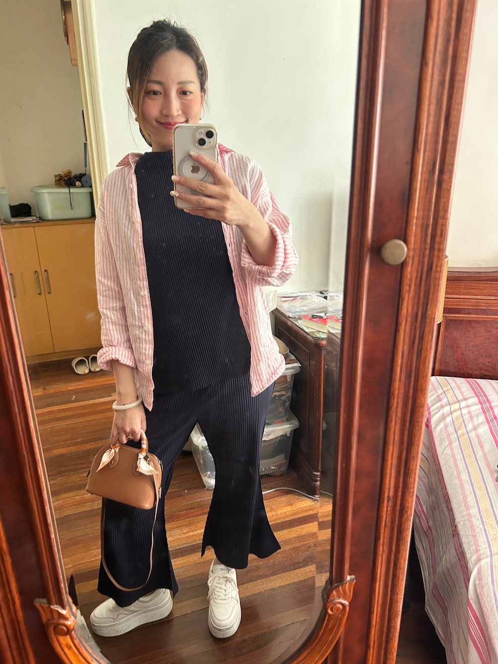 「ISSEY MIYAKEのアイテム（パンツ、ブルー系）」を使った、yoyoさん（骨格ナチュラル・レディース・168cm）の春コーディネートの1枚目の写真