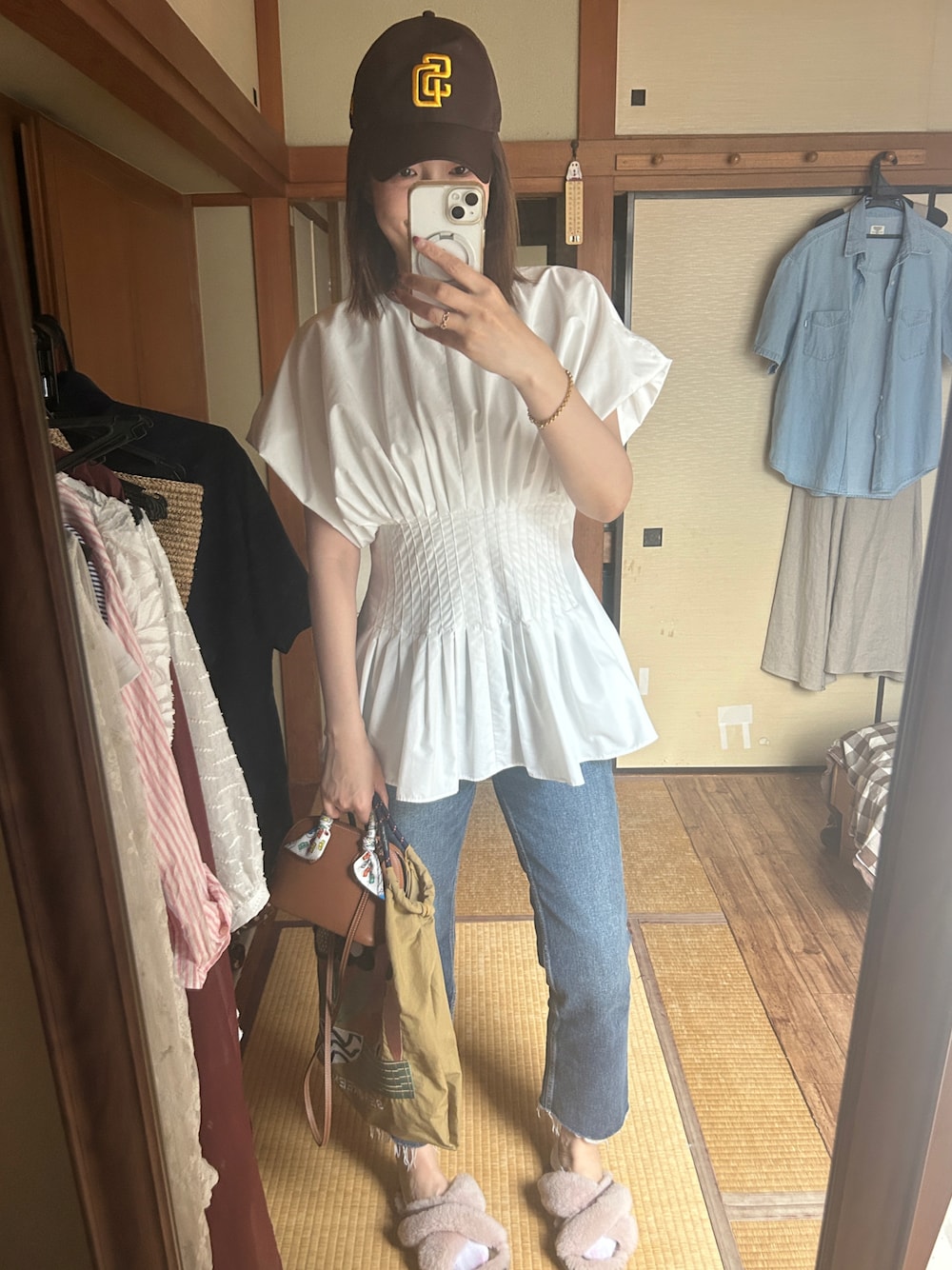 「m.i.dのアイテム（シャツ/ブラウス、ホワイト系）」を使った、yoyoさん（骨格ナチュラル・レディース・168cm）の夏コーディネートの1枚目の写真