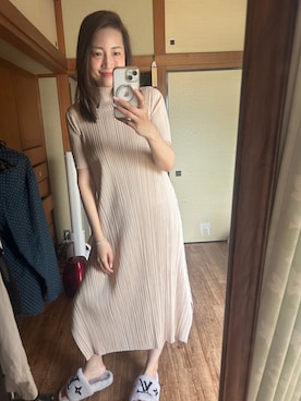 「PLEATS PLEASE（プリーツプリーズ）のアイテム（ワンピース/ドレス、ベージュ系）」を使った、yoyoさん（レディース・168cm）の夏コーディネート