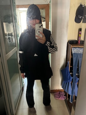 「adidas（アディダス）のアイテム（トップス、ブラック系）」を使った、yoyoさん（レディース・168cm）の春コーディネート