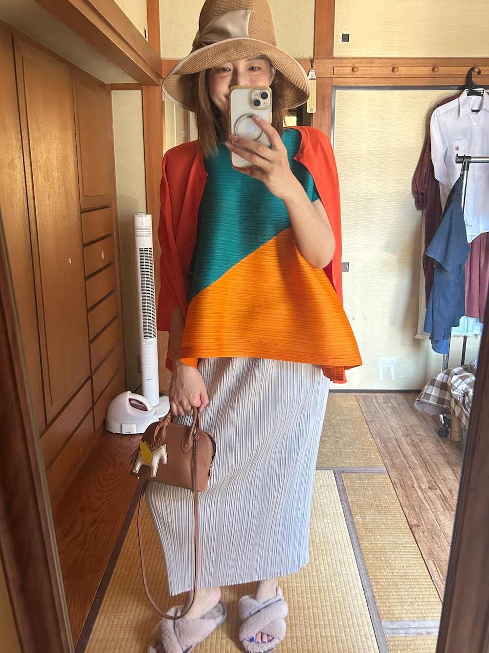 「PLEATS PLEASEのアイテム（トップス、その他）」を使った、yoyoさん（骨格ナチュラル・レディース・168cm）の夏コーディネートの1枚目の写真