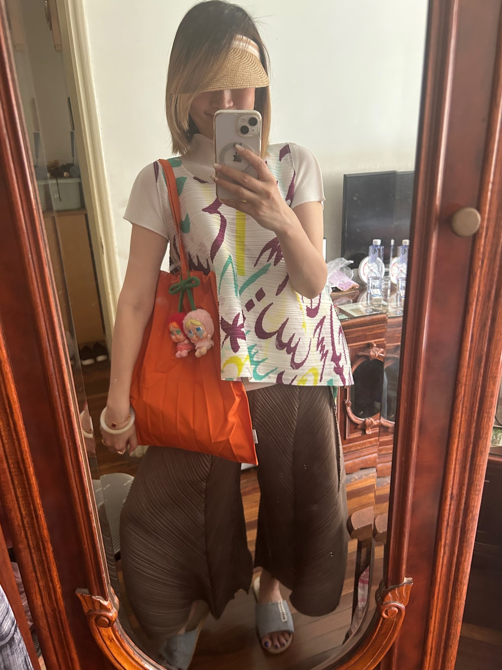 「PLEATS PLEASEのアイテム（トップス、その他）」を使った、yoyoさん（レディース・168cm）の春コーディネートの1枚目の写真