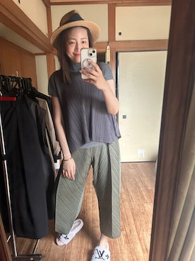 「PLEATS PLEASE（プリーツプリーズ）のアイテム（シャツ/ブラウス、グレー系）」を使った、yoyoさん（レディース・168cm）の夏コーディネート
