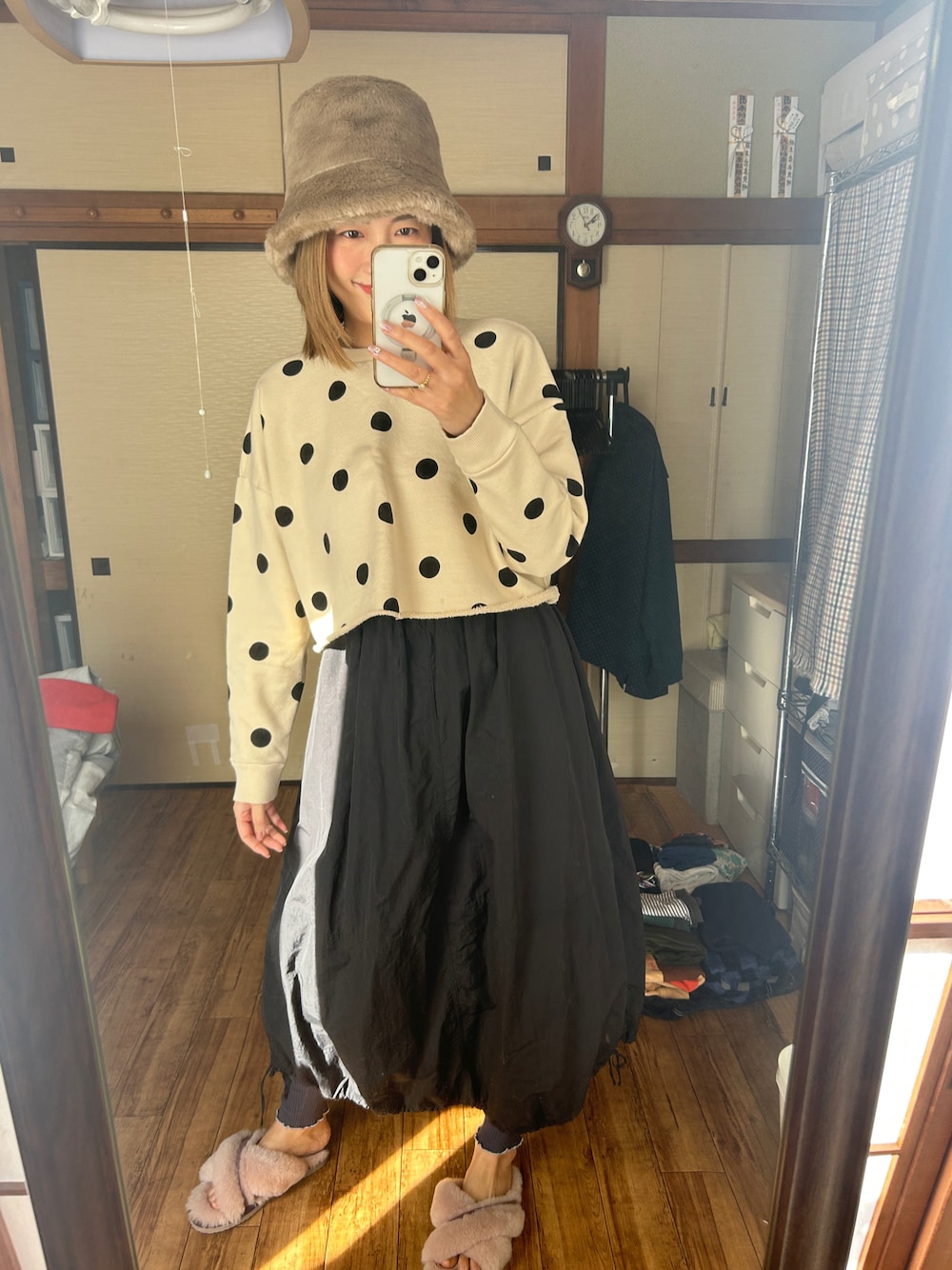 「handmade in kyotoのアイテム（ハット、ベージュ系）」を使った、yoyoさん（レディース・168cm）の冬コーディネートの1枚目の写真