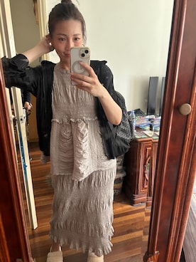 「ISSEY MIYAKE（イッセイミヤケ）のアイテム（シャツ/ブラウス、グレー系）」を使った、yoyoさん（レディース・168cm）の春コーディネート
