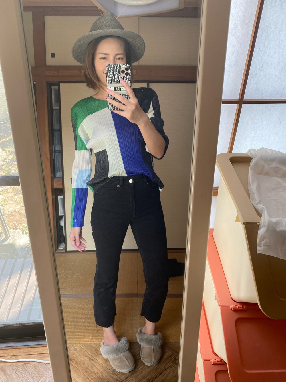 「ZARAのアイテム（デニムパンツ、ブラック系）」を使った、yoyoさん（レディース・168cm）の秋コーディネートの1枚目の写真