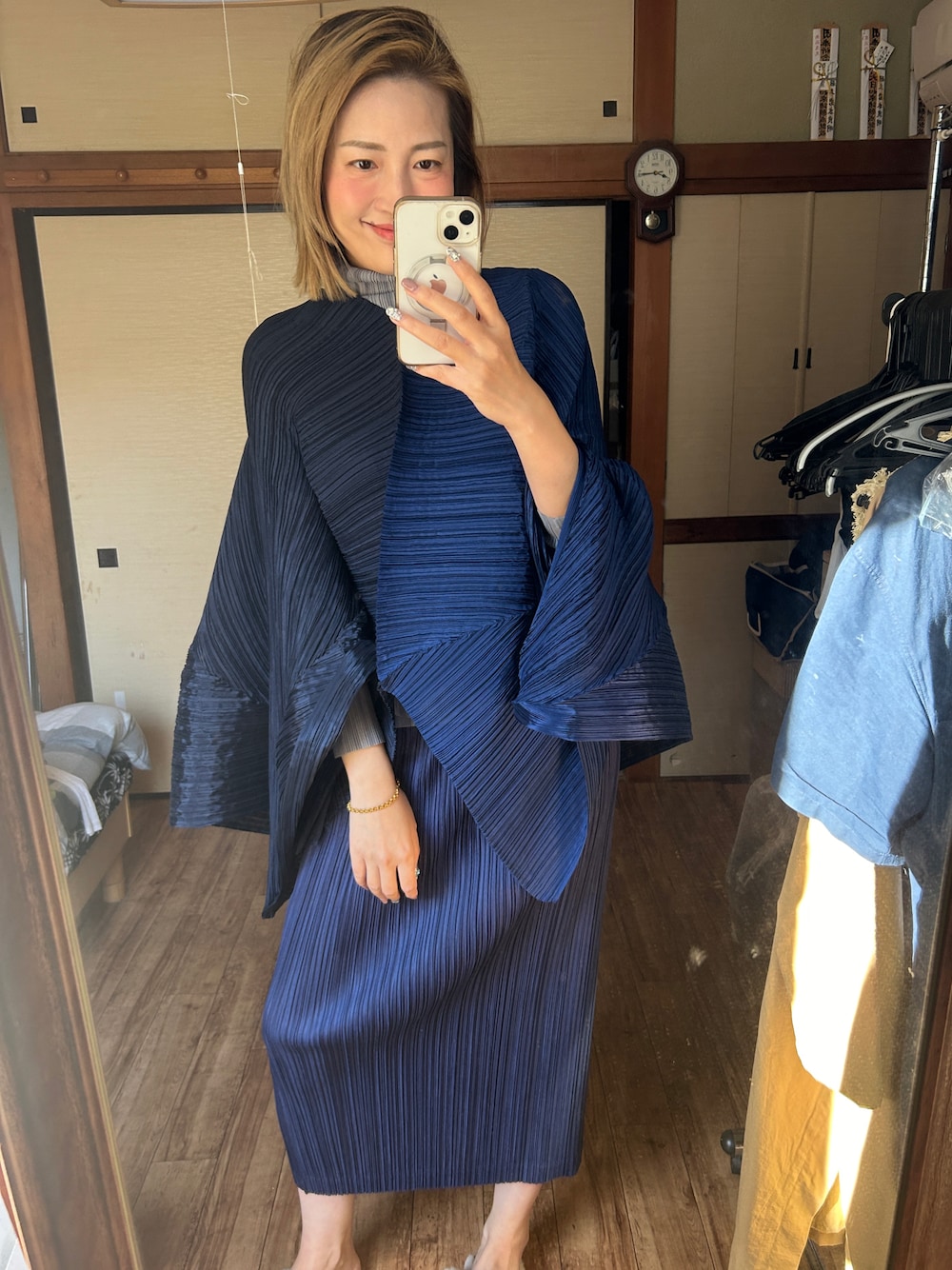 「PLEATS PLEASEのアイテム（トップス、ブルー系）」を使った、yoyoさん（レディース・168cm）の秋コーディネートの1枚目の写真