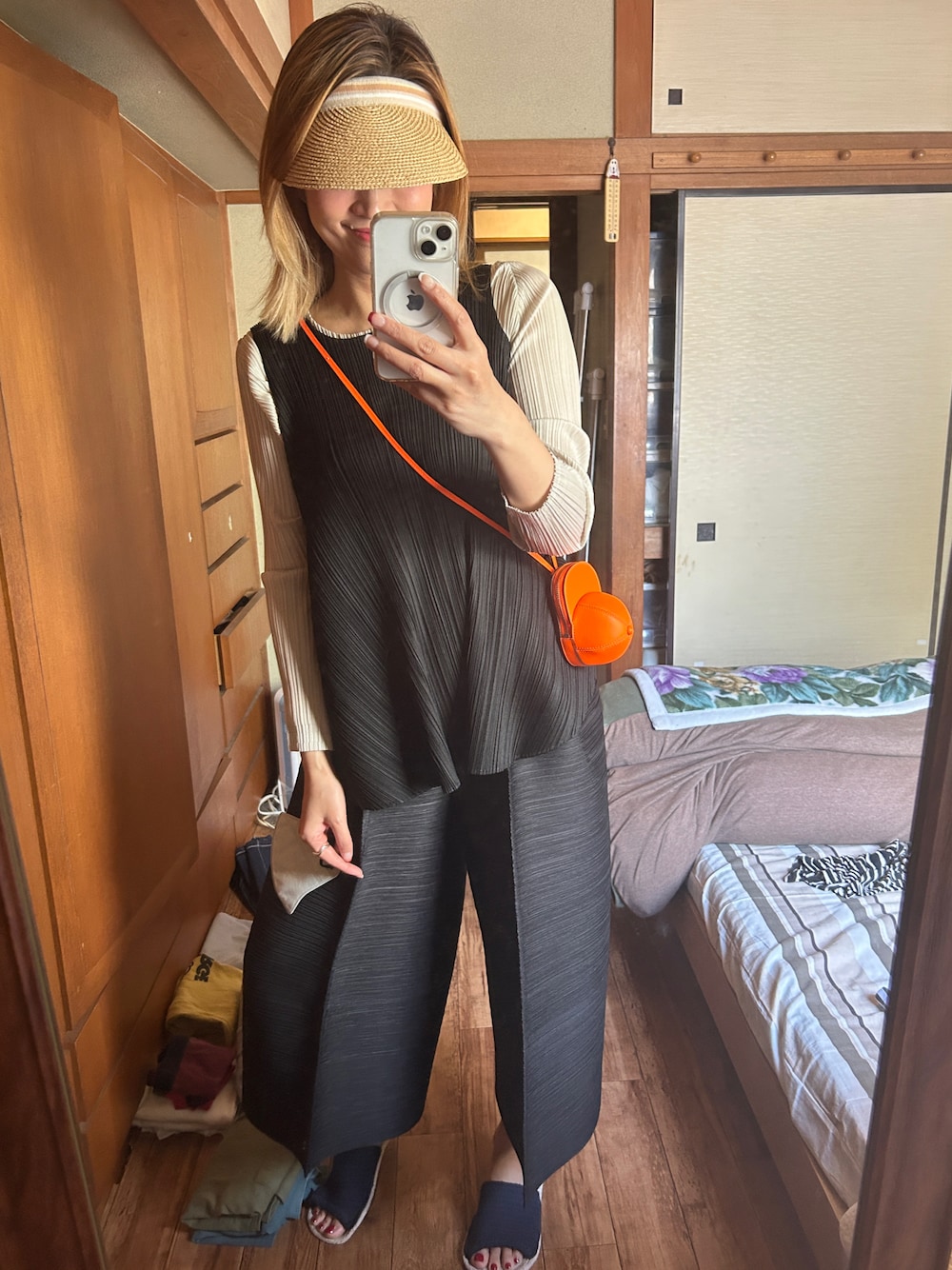 「PLEATS PLEASEのアイテム（トップス、その他）」を使った、yoyoさん（レディース・168cm）の春コーディネートの1枚目の写真