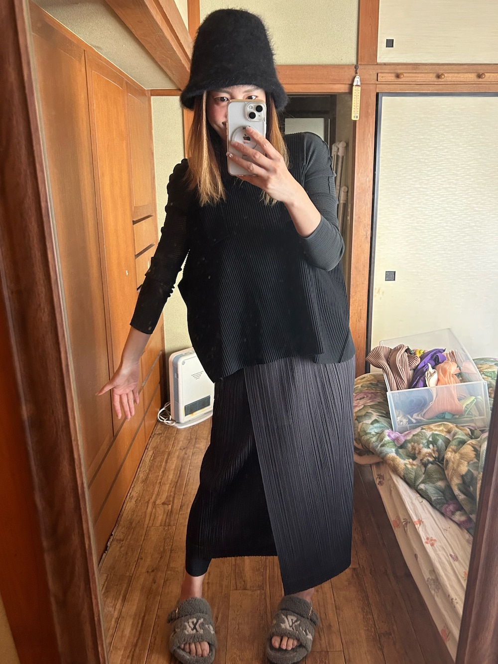 PLEATS PLEASEのスカート（グレー系）を使った人気ファッション