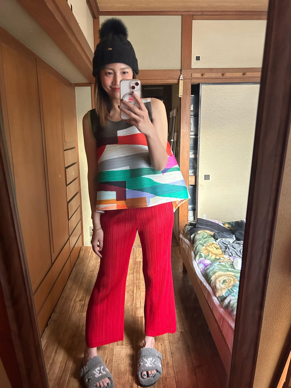「PLEATS PLEASEのアイテム（シャツ/ブラウス、その他）」を使った、yoyoさん（レディース・168cm）の冬コーディネートの1枚目の写真