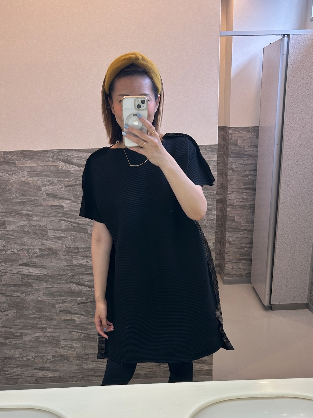 「ISSEY MIYAKEのアイテム（ワンピース、ブラック系）」を使った、yoyoさん（骨格ナチュラル・レディース・168cm）の春コーディネートの1枚目の写真