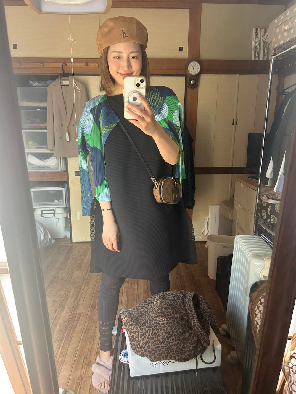 「ISSEY MIYAKEのアイテム（トートバッグ、ベージュ系）」を使った、yoyoさん（レディース・168cm）の春コーディネートの1枚目の写真