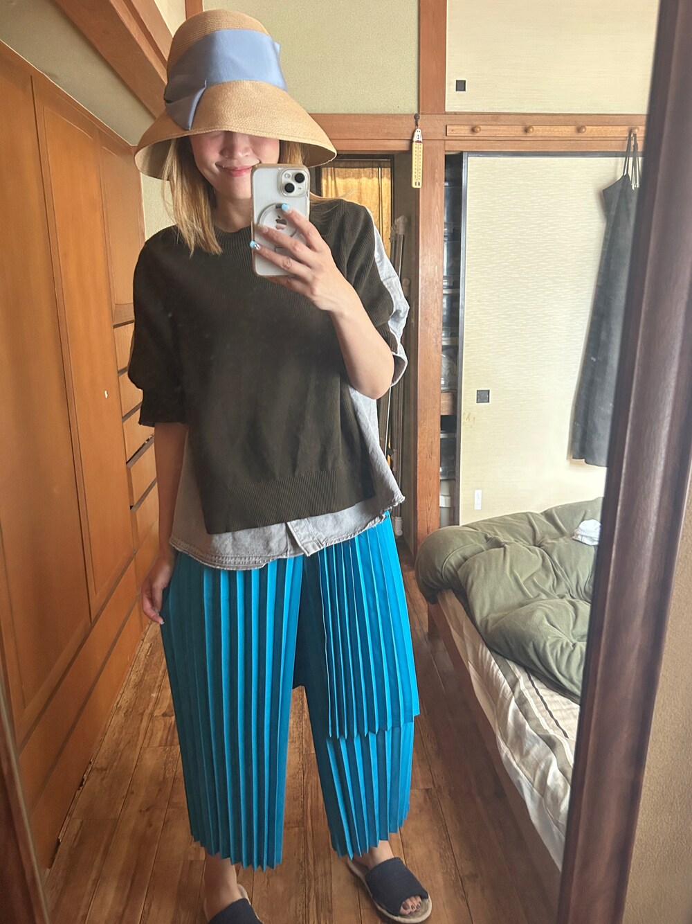 「ISSEY MIYAKEのアイテム（パンツ、ブルー系）」を使った、yoyoさん（レディース・168cm）の夏コーディネートの1枚目の写真