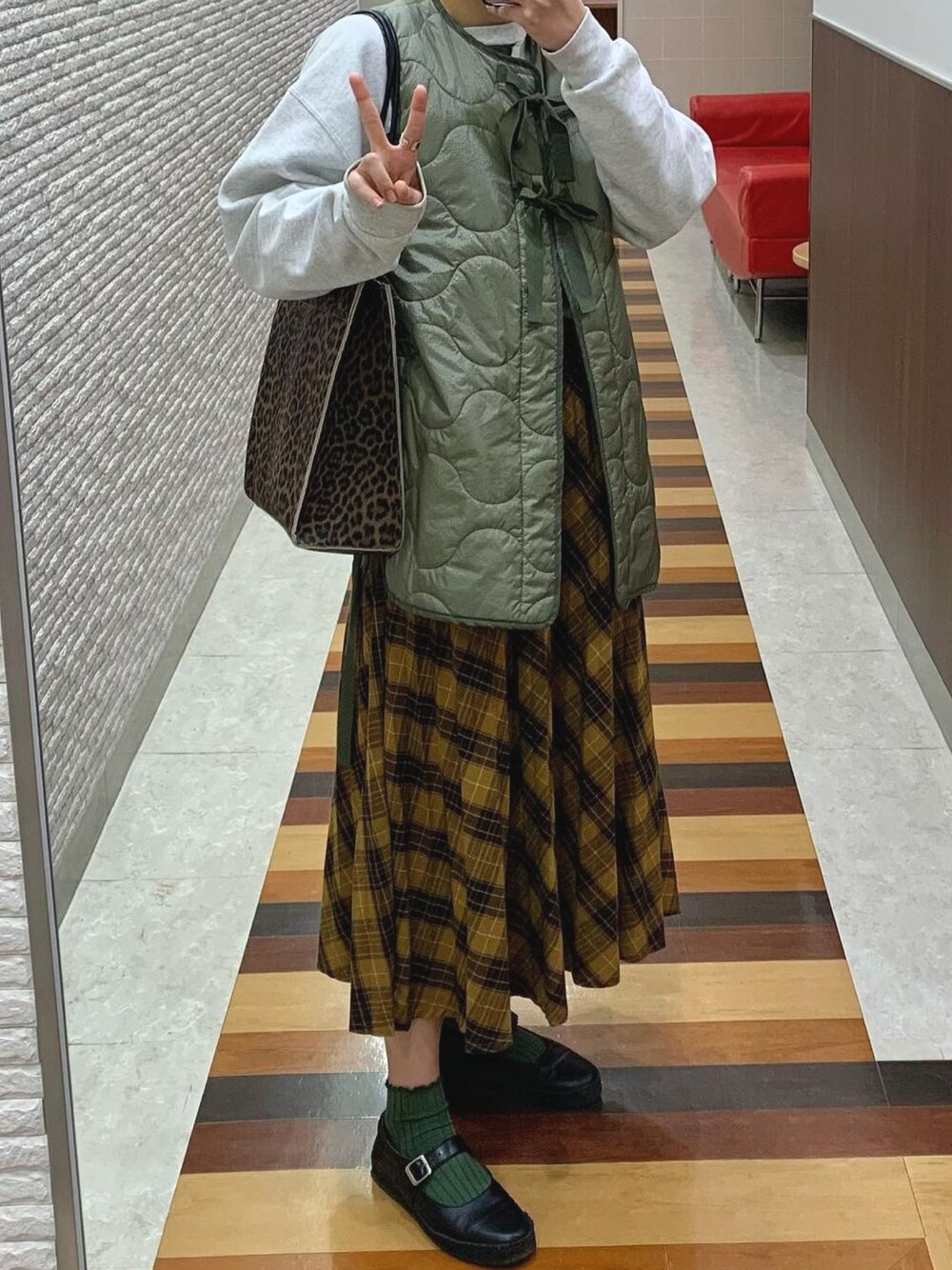 「BEAMS BOYのアイテム（ベスト、グリーン系）」を使った、reipenguinさん（レディース・167cm）の冬コーディネートの1枚目の写真