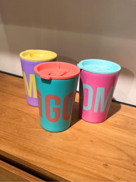 「212 KITCHEN STORE（トゥワントゥキッチンストア）のGOMUG NEON ICE PINK（グラス/マグカップ/タンブラー、その他）」を使った、えびちゃんさん（レディース）の春コーディネート
