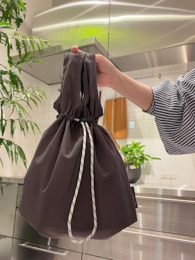 「212 KITCHEN STORE（トゥワントゥキッチンストア）のロープ巾着ランチバッグ BK ＜212Kオリジナル ＞（キッチンツール、その他）」を使った、えびちゃんさん（レディース）の春コーディネート