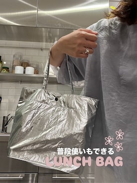 「212 KITCHEN STORE（トゥワントゥキッチンストア）のシャイニーフラットランチバッグ SV（キッチンツール、その他）」を使った、えびちゃんさん（レディース）の秋コーディネート