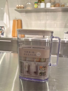 「212 KITCHEN STORE（トゥワントゥキッチンストア）の棚に収まる冷水筒 1.2L WH（グラス/マグカップ/タンブラー、その他）」を使った、えびちゃんさん（レディース）の夏コーディネート