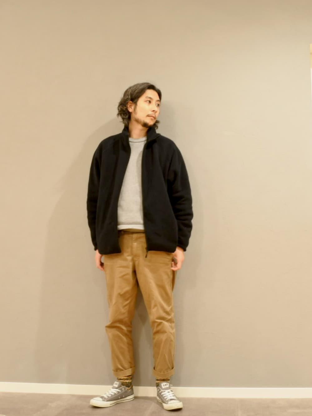 「スニーカー、大人カジュアル、スウェット、ワーク、フリース」｜「GLOBAL WORKのソフトツイストウラケクルー/796561（スウェット、グレー系）」を使った、BT4.0さん（メンズ・172cm）の冬コーディネートの1枚目の写真