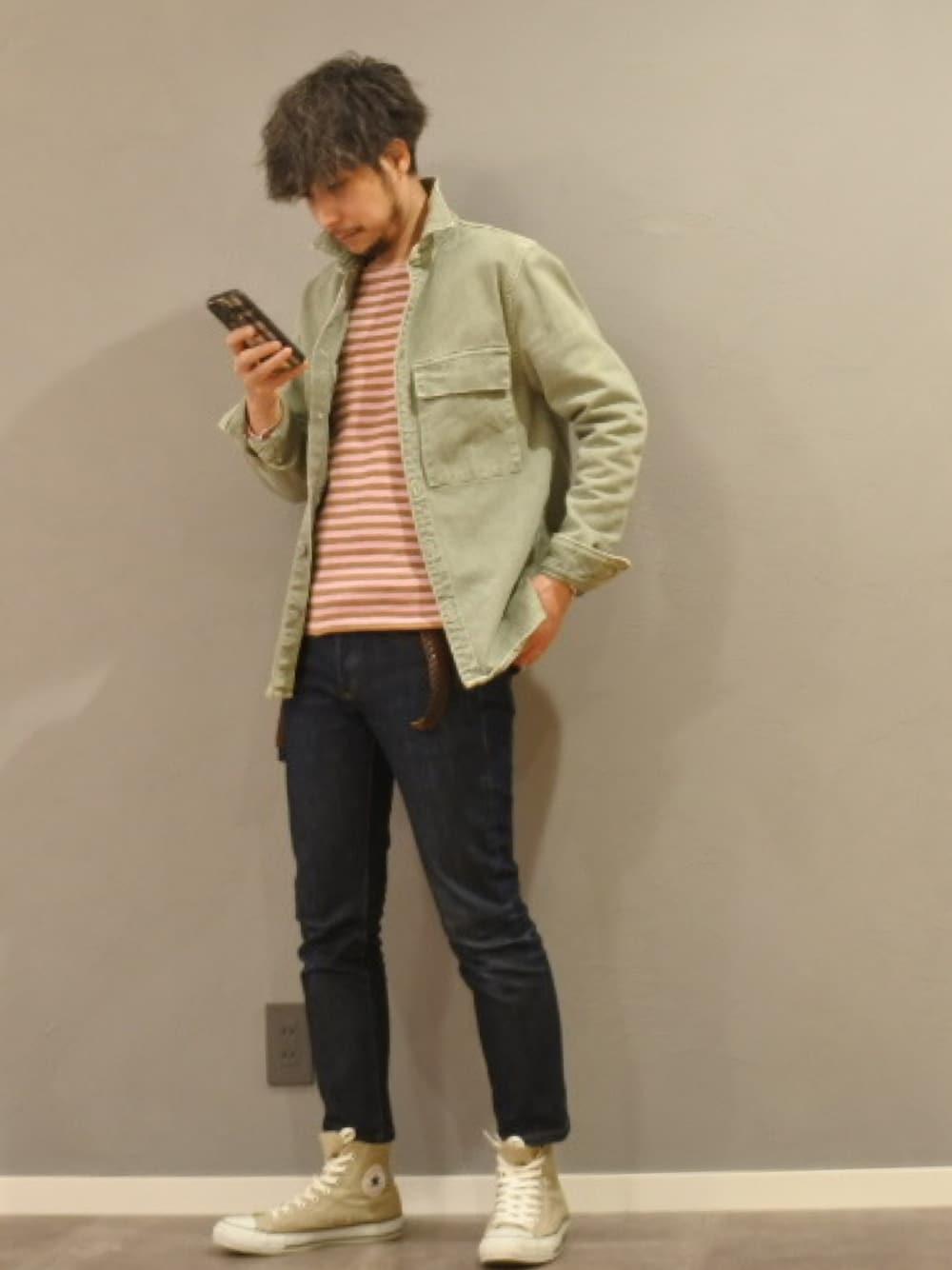 ZARAのアイテムを使った「リジットデニム」のメンズ人気ファッション