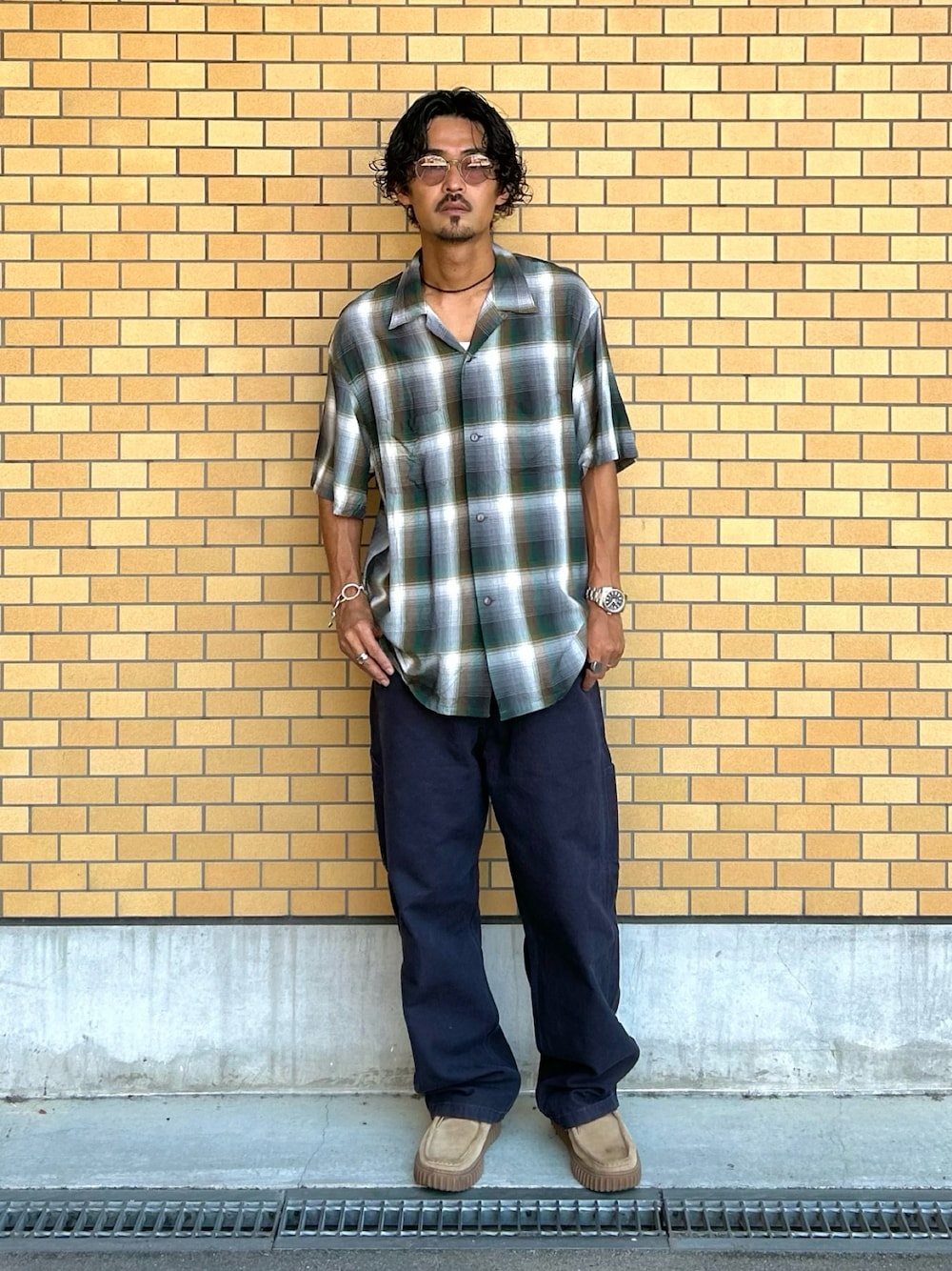 「PR、Levi's、Levis、リーバイス、リーバイス24AW、オーバーサイズ、チェックシャツ、シャツスタイル、シャツ、ブーツ、サングラス、古着、古着MIX、ストリート」｜「Levi'sのLevi's/リーバイス 568(TM) ルーズストレート カーペンター（その他パンツ、グレー系）」を使った、takuya.sさん（メンズ・171cm）の秋コーディネートの1枚目の写真