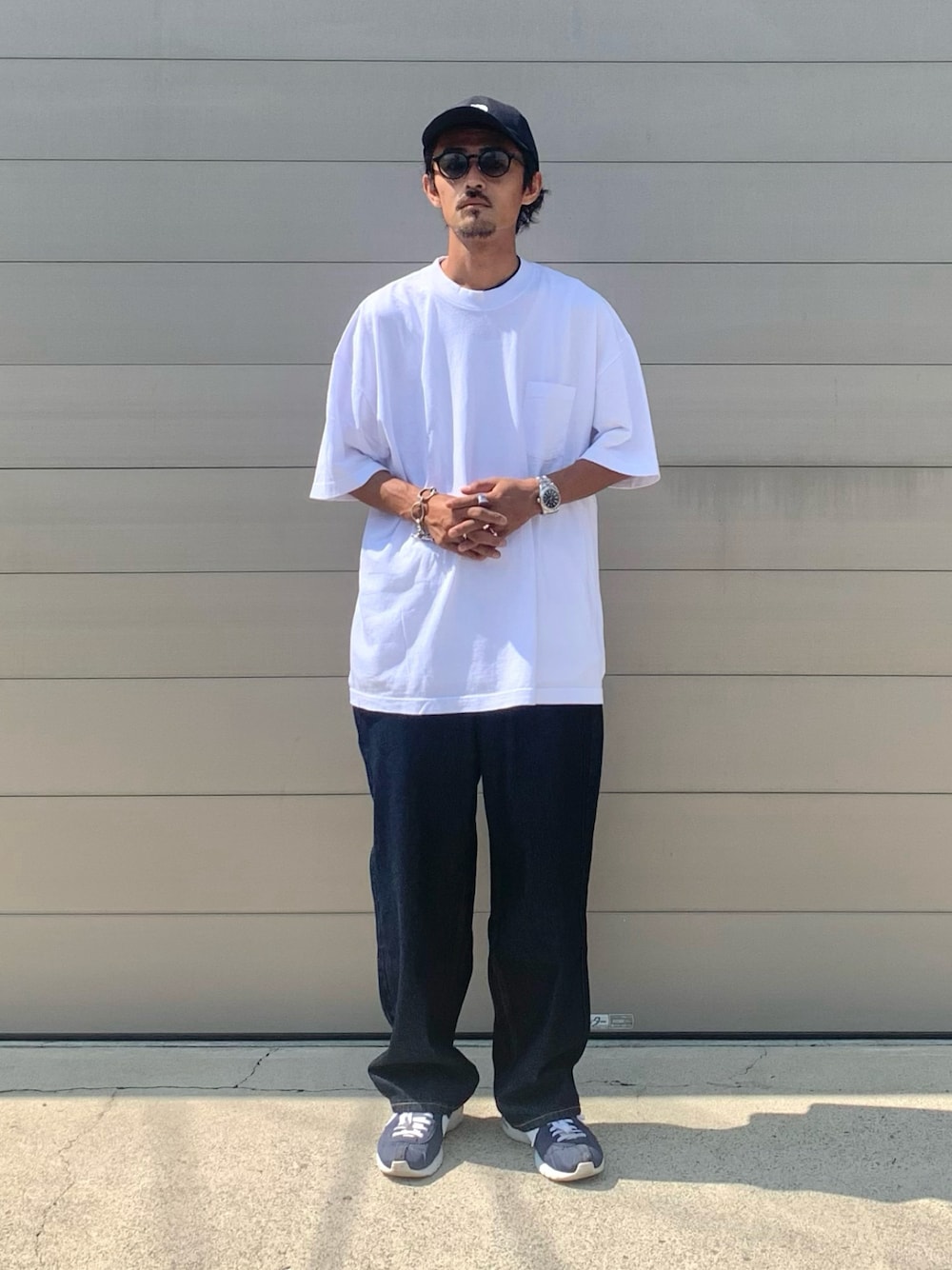 「PR、Levis、Levi's、リーバイス、リーバイス24AW、白Tシャツ、デニム、デニムパンツ、キャップ、オーバーサイズ、古着、古着MIX、ストリート」｜「Levi'sのLevi's/リーバイス 578(TM) BAGGY（デニムパンツ、ブルー系）」を使った、takuya.sさん（メンズ・171cm）の夏コーディネートの1枚目の写真