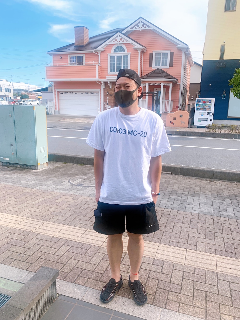「小学生おじさん、ザノースフェイス、keen、フジロック」｜「ZOZOのアイテム（Tシャツ/カットソー、ホワイト系）」を使った、sakuさん（メンズ・176cm）の夏コーディネートの1枚目の写真