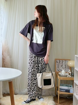 「tiptop（ティップトップ）の箔プリント半袖BIGTシャツ（Tシャツ/カットソー）」を使った、ももたさん（レディース・169cm）の夏コーディネート