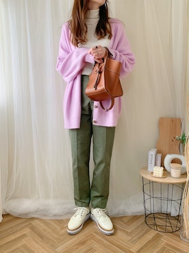 「タートルネック」｜「アイテム（チノパンツ）」を使った、ももたさん（レディース・169cm）の冬コーディネート