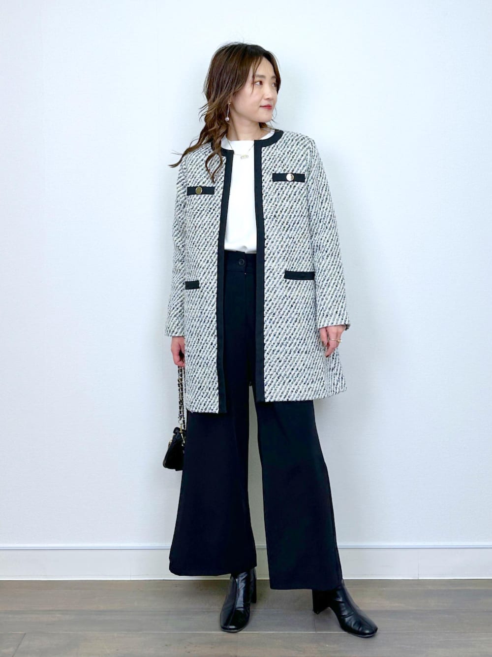ノーカラーコートを使った「ツイードコート」の人気ファッション