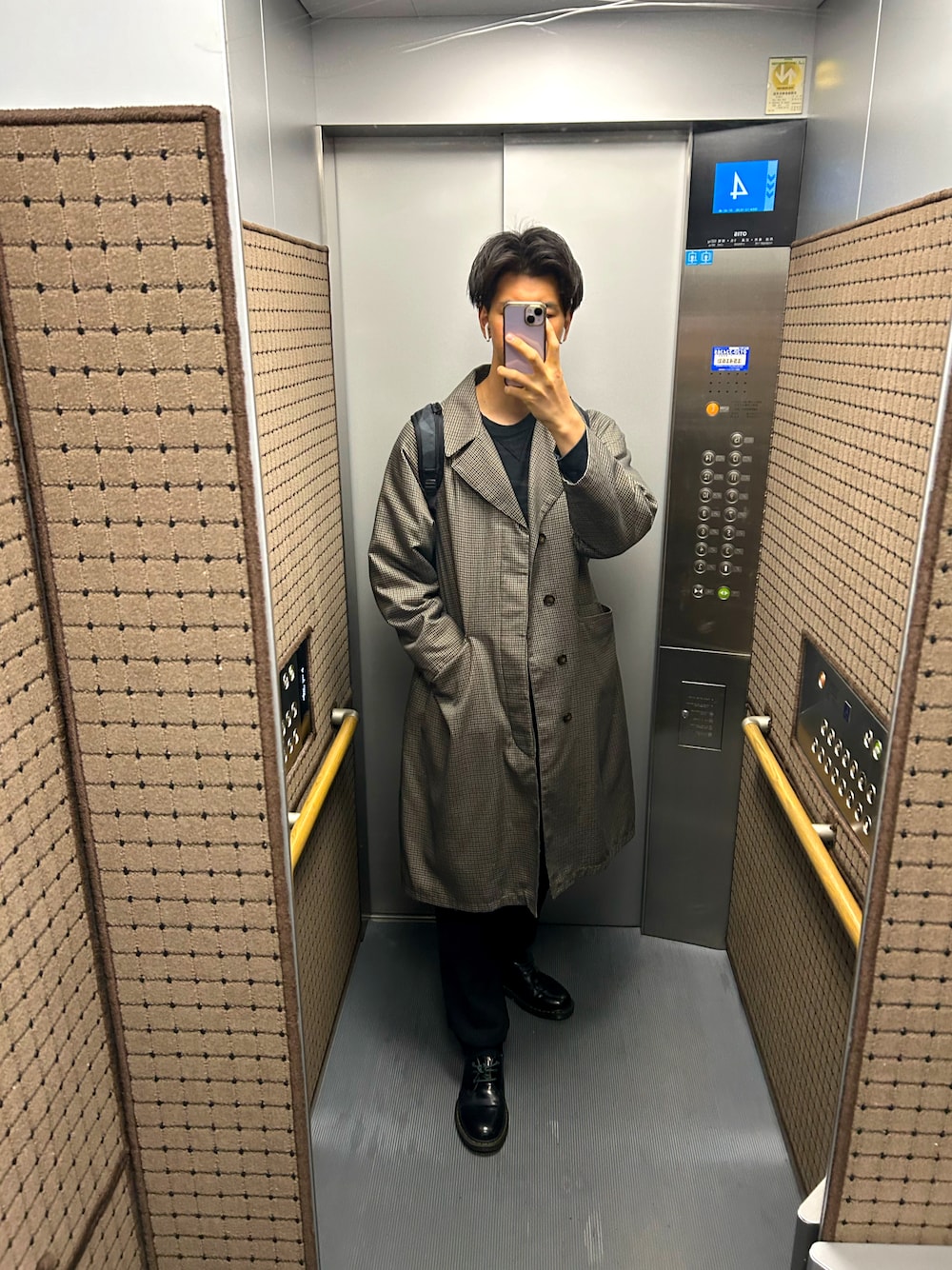 「HAREのアイテム（ステンカラーコート、ベージュ系）」を使った、Yutaさん（メンズ・182cm）の冬コーディネートの1枚目の写真