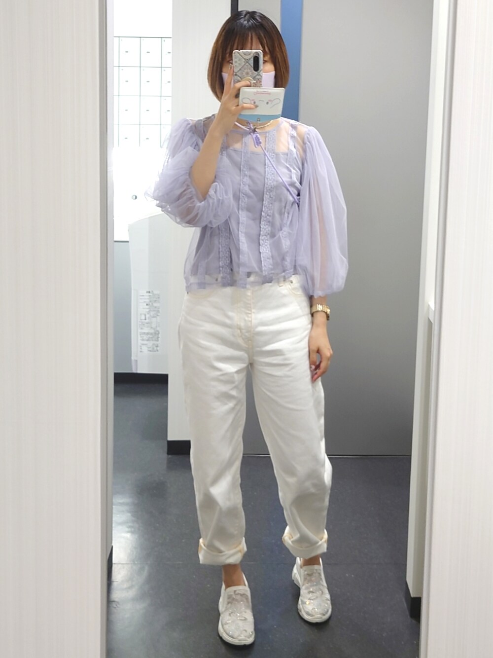 「大人かわいい、パンツコーデ、ラクチンコーデ、大人コーデ、ガーリーコーデ、デニムコーデ、シンフルコーデ、お仕事コーデ、出勤コーデ」｜「one after another NICE CLAUPのアイテム（トップス、ブルー系）」を使った、しおりさん（レディース・160cm）の春コーディネートの1枚目の写真
