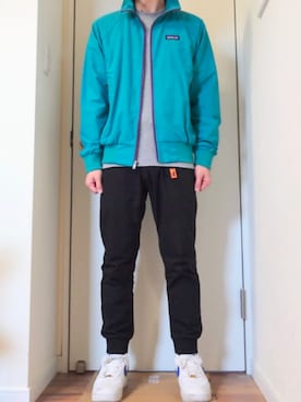 「patagonia（パタゴニア）のバギーズジャケット（ジャケット/アウター、グリーン系）」を使った、ろびーさん（メンズ・165cm）の春コーディネート