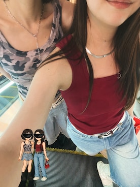 「アイテム（タンクトップ、レッド系）」を使った、楓子さん（レディース・156cm）の秋コーディネート