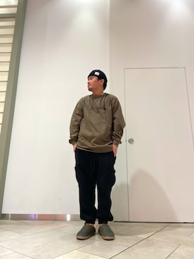 「AVIREX（アヴィレックス）のアイテム（サンダル）」を使った、MANAYAさん（メンズ・172cm）の冬コーディネート