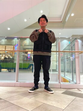「AVIREX（アヴィレックス）のアイテム（スリッポン）」を使った、MANAYAさん（メンズ・172cm）の秋コーディネート