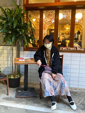 「アイテム（ダウンベスト、ブラウン系）」を使った、Olly さん（レディース・162cm）の冬コーディネート