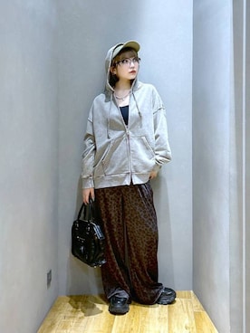 「JEANASIS（ジーナシス）のFadeカラーZIPフーディ/321477（パーカー、グレー系）」を使った、saya.さん（レディース・159cm）の秋コーディネート